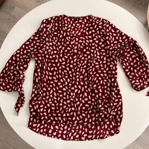 Women’s medium blouse.